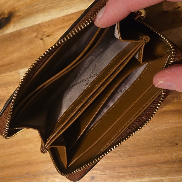 Michael Kors wallet - Picture 7 of 7